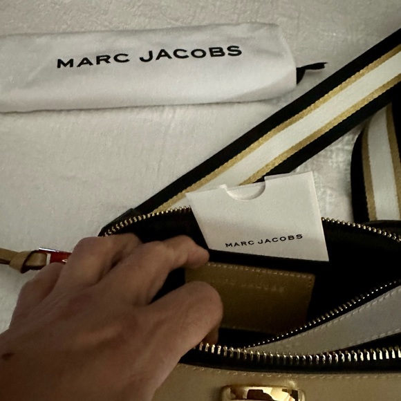 Crossbody - Picture 4 of 8